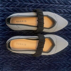 Torrid Black and White Herringbone Pointed Toe Flats with Elastic Strap - 8 WW
